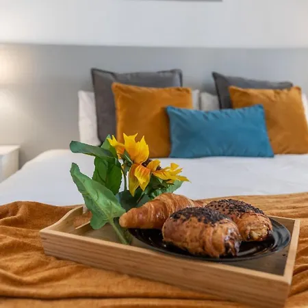 Mediterranean Hidden Treasure At Puerto Banus Apartament